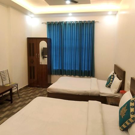 Nv Palace Hotel Vrindavan Bagian luar foto