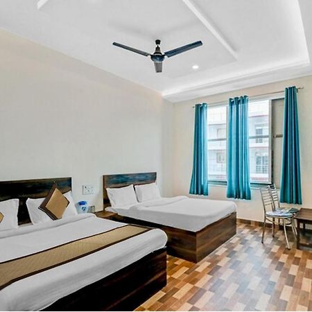 Nv Palace Hotel Vrindavan Bagian luar foto