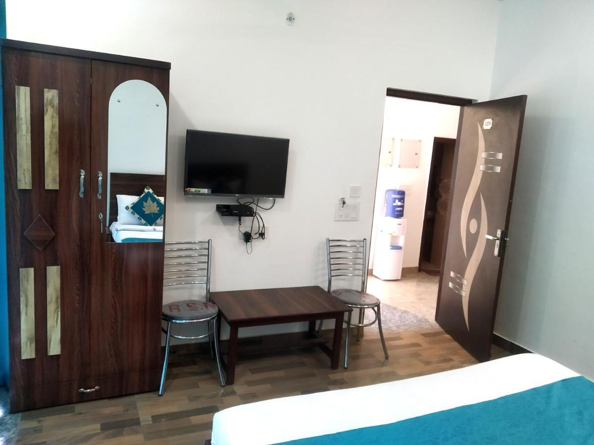 Nv Palace Hotel Vrindavan Bagian luar foto