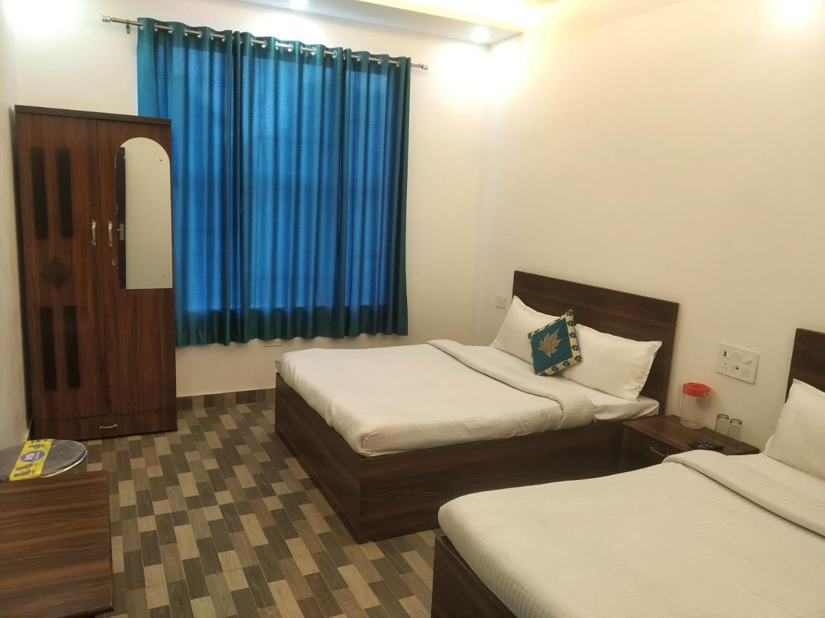 Nv Palace Hotel Vrindavan Bagian luar foto
