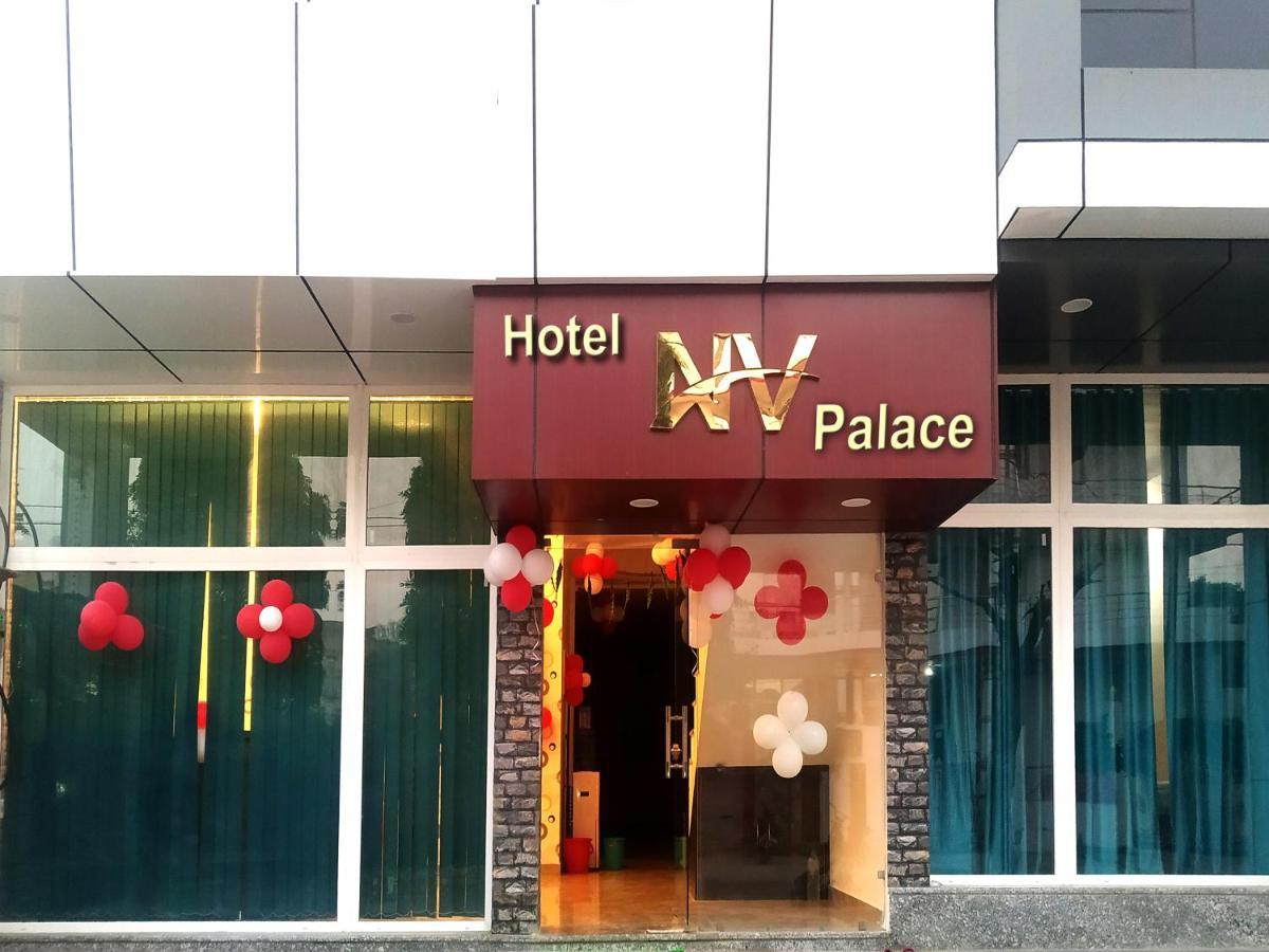 Nv Palace Hotel Vrindavan Bagian luar foto