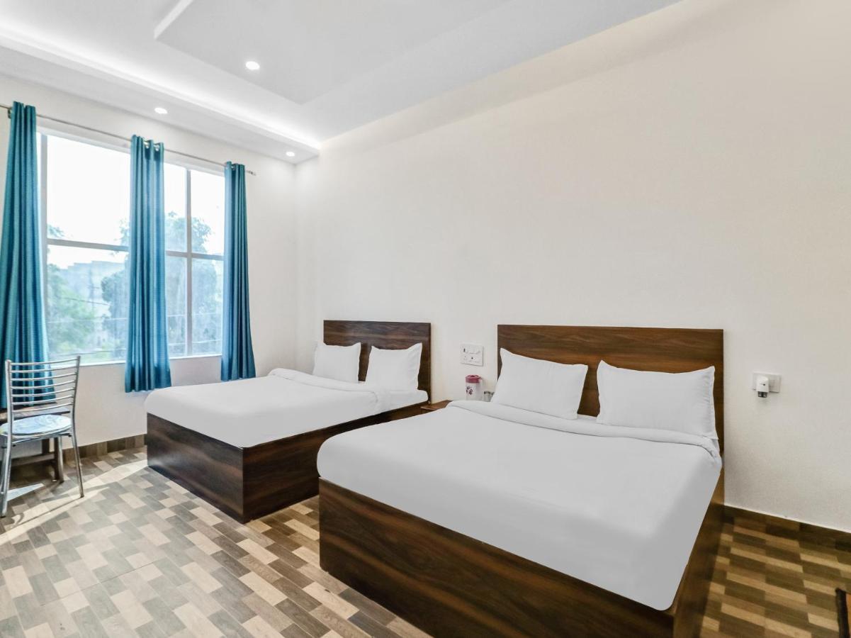 Nv Palace Hotel Vrindavan Bagian luar foto
