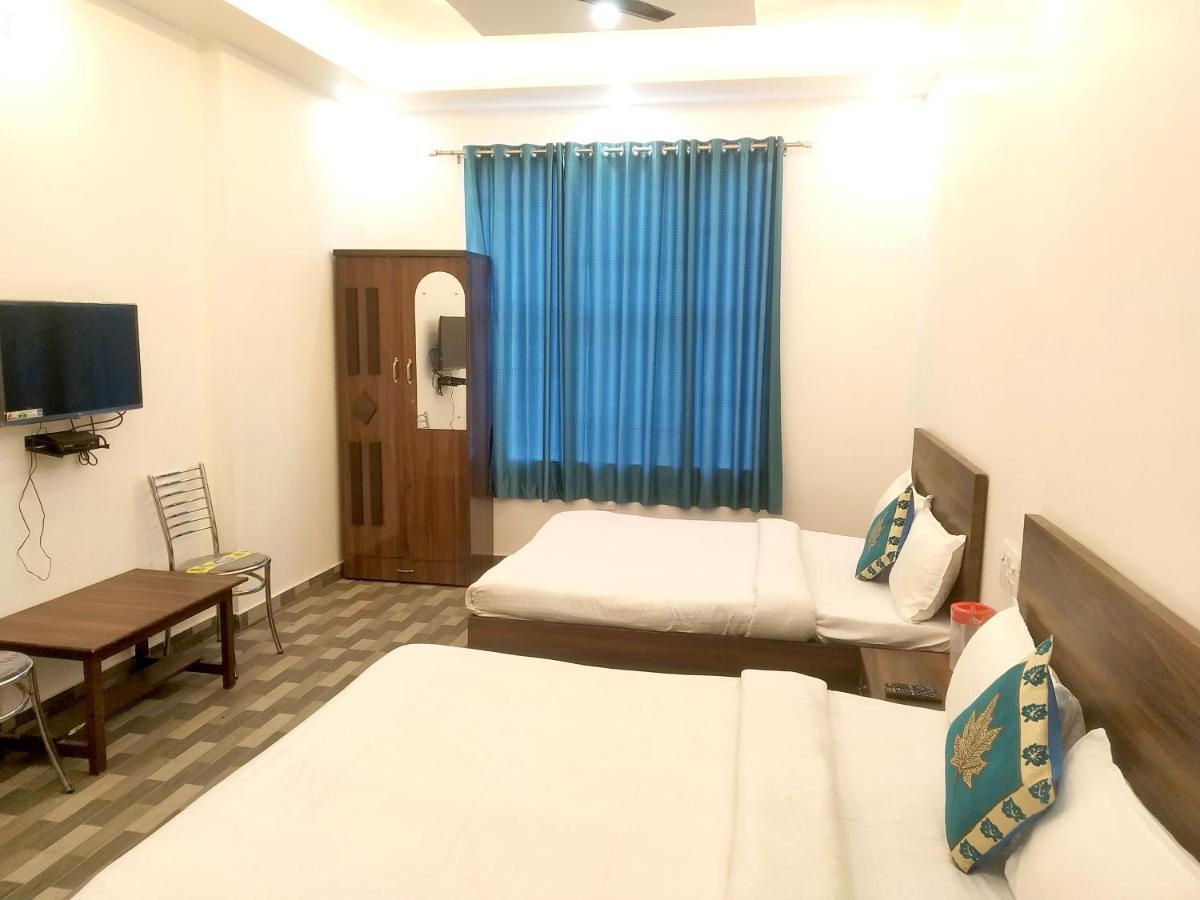 Nv Palace Hotel Vrindavan Bagian luar foto